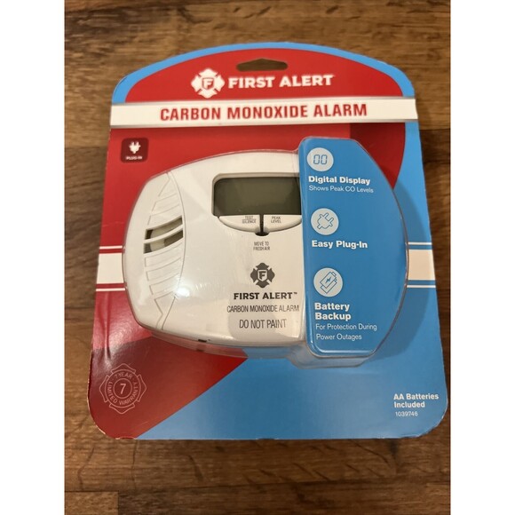 First Alert Dual Power Carbon Monoxide Detector Alarm, Digital Display CO615 New - Picture 3 of 8